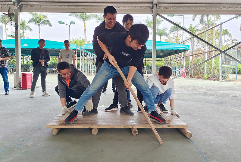 中美創(chuàng)力精英團(tuán)隊(duì)?wèi)敉鈭F(tuán)建活動(dòng)-錘煉團(tuán)隊(duì)協(xié)作精神 6 深圳中美創(chuàng)力實(shí)業(yè)有限公司 6