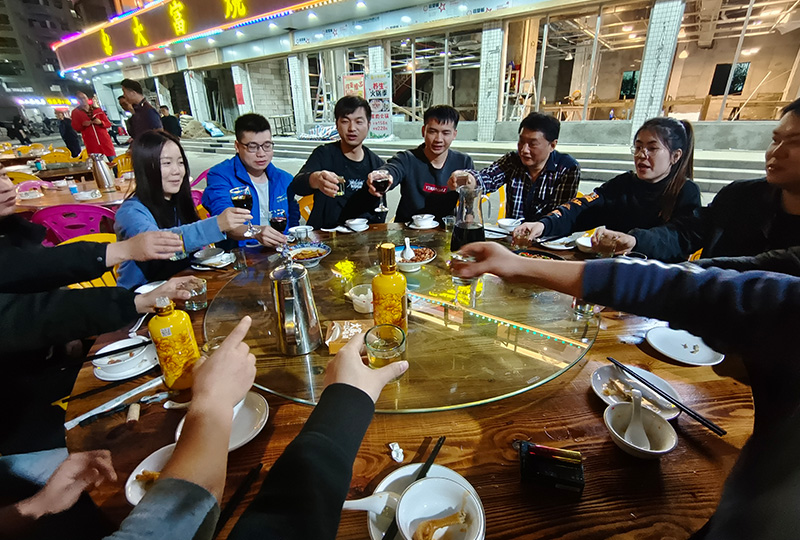 中美創(chuàng)力精英團(tuán)隊(duì)?wèi)敉鈭F(tuán)建活動(dòng)-錘煉團(tuán)隊(duì)協(xié)作精神 14 深圳中美創(chuàng)力實(shí)業(yè)有限公司 14