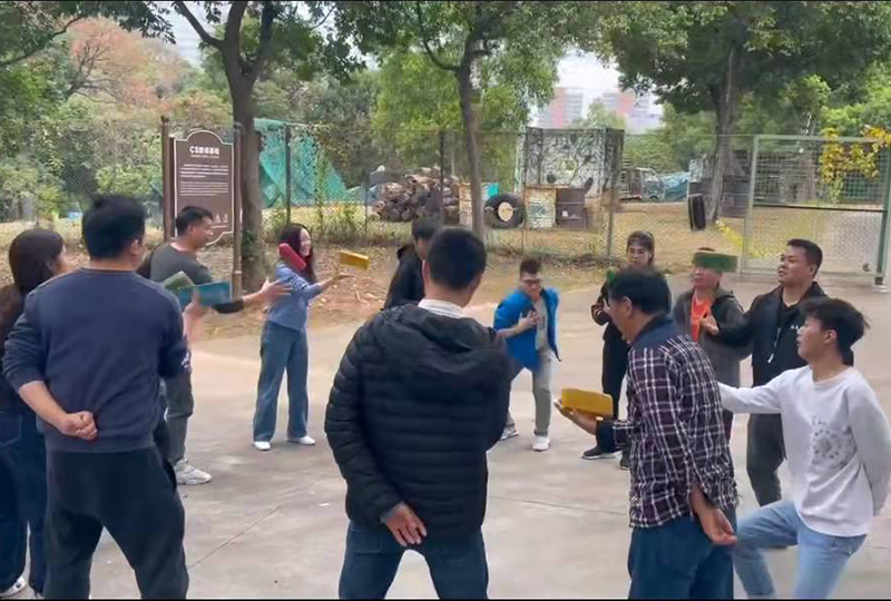 中美創(chuàng)力精英團(tuán)隊(duì)?wèi)敉鈭F(tuán)建活動(dòng)-錘煉團(tuán)隊(duì)協(xié)作精神 4 深圳中美創(chuàng)力實(shí)業(yè)有限公司 4