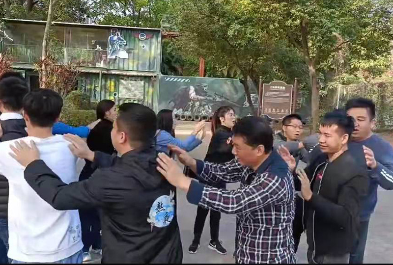 中美創(chuàng)力精英團(tuán)隊(duì)?wèi)敉鈭F(tuán)建活動(dòng)-錘煉團(tuán)隊(duì)協(xié)作精神 2 深圳中美創(chuàng)力實(shí)業(yè)有限公司 2